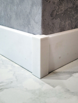 Угол наружный для плинтуса 58*16 мм (цвет: серый бетон) - 2 шт.