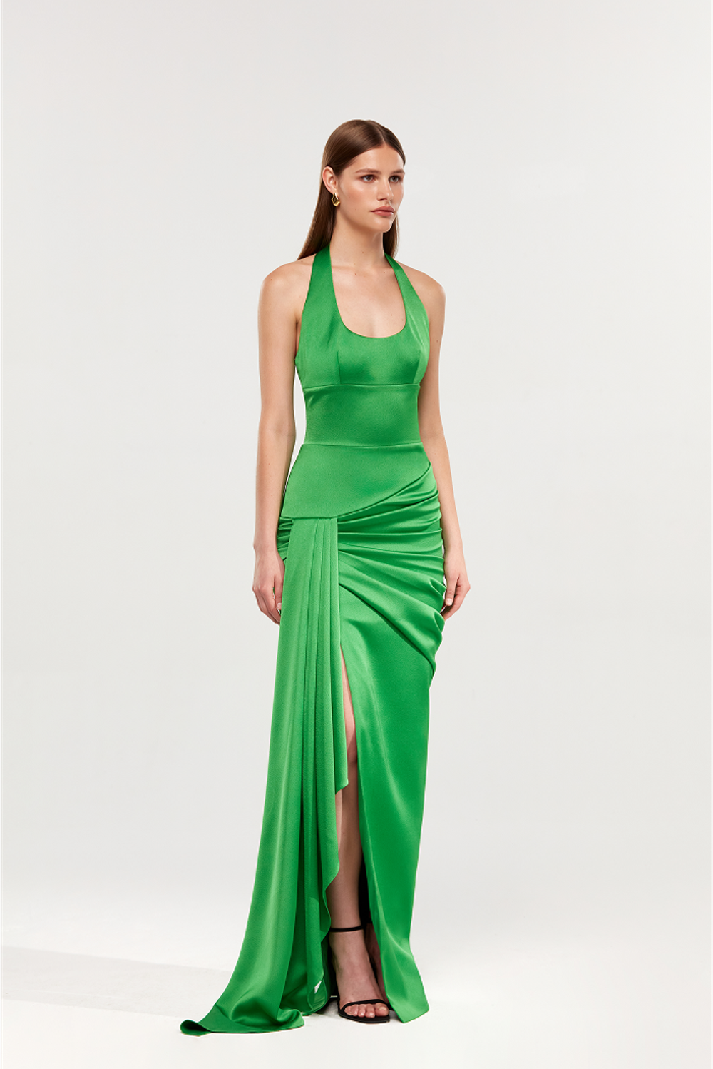 Платье макси из сатина со шлейфом
