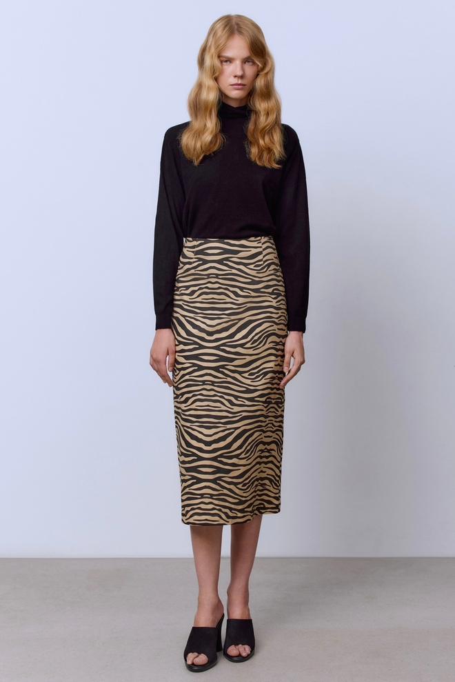 Юбка из легкого денима с анималистичным принтом