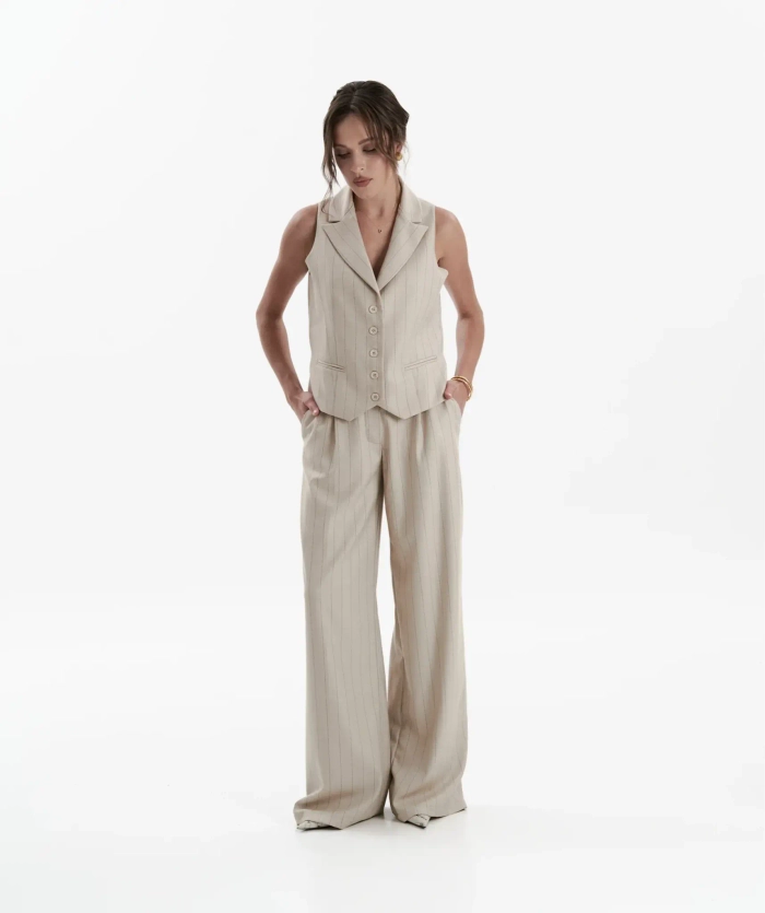 Брюки в песочном оттенке