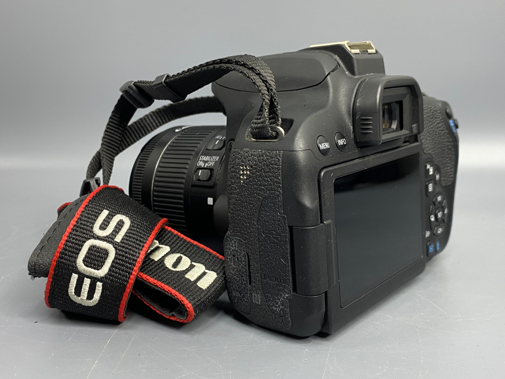 Canon 800D Kit 18-55mm IS STM 7.000 кадров