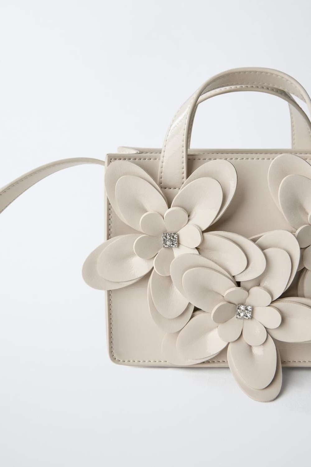 ZARA СУМКА С ПЛЕЧЕВЫМ РЕМНЕМ И ЦВЕТОЧНЫМИ ДЕТАЛЯМИ 3D, ЭКРЮ