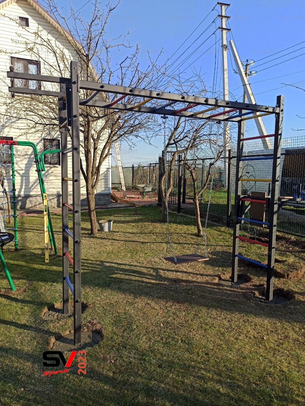 Монтаж уличной шведской стенки Sv Sport Рукоход (4 вертикальных столба)