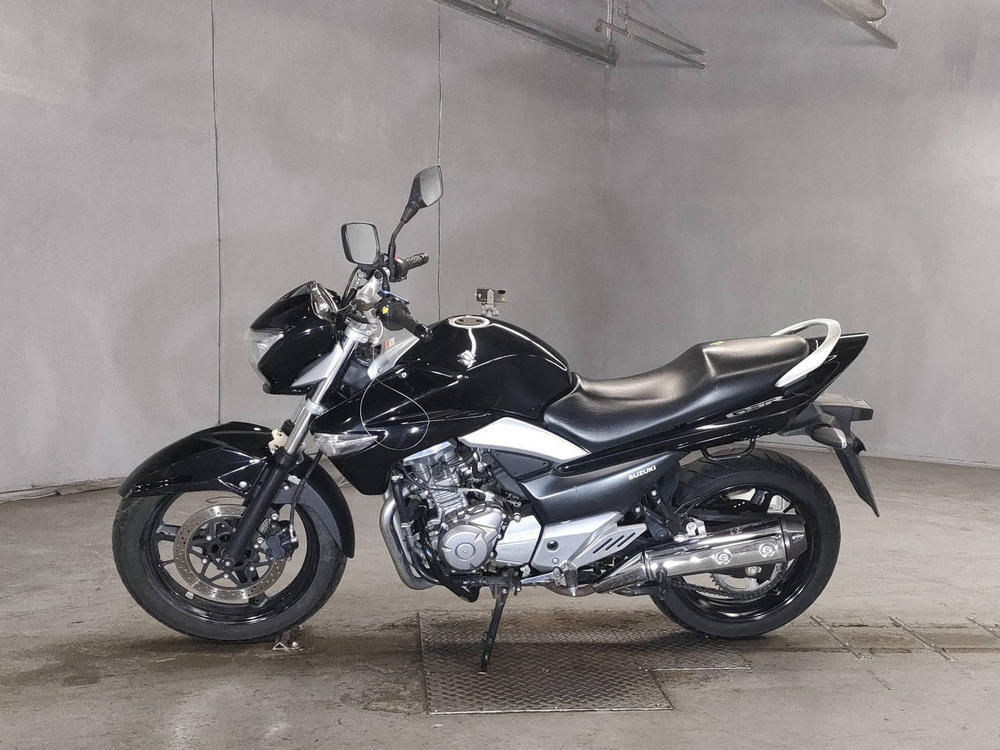 Suzuki GSR250 , 2015