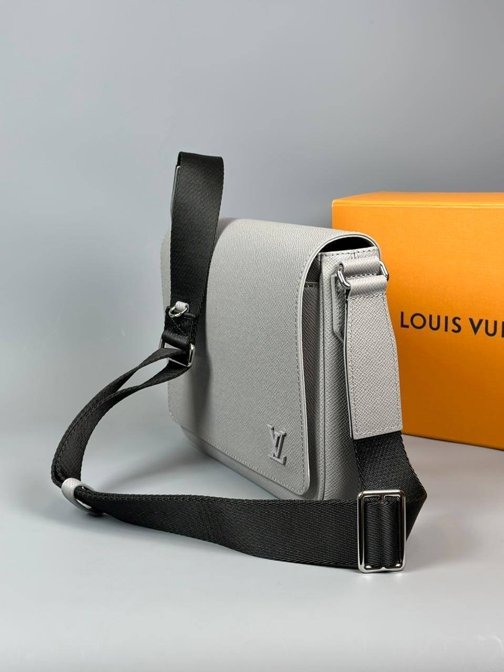 Сумка-мессенджер Louis Vuitton, арт. 461748818