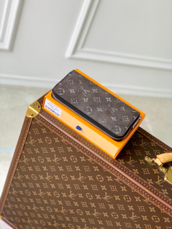 Louis Vuitton Zippy Vertical Wallet