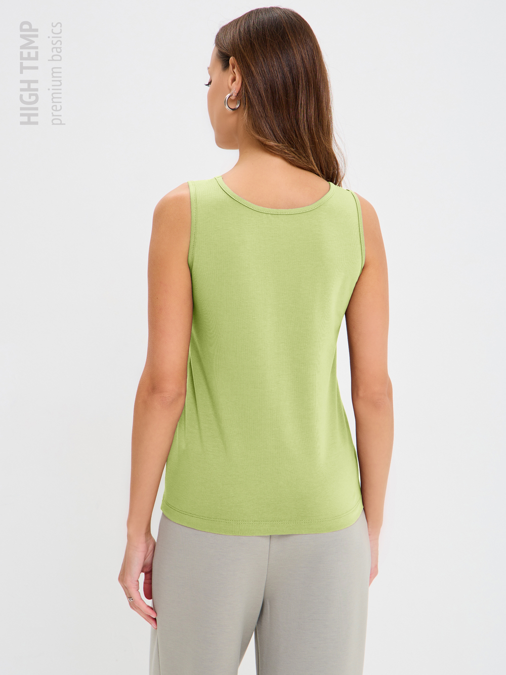 Базовый трикотажный топ с V-вырезом под пиджак