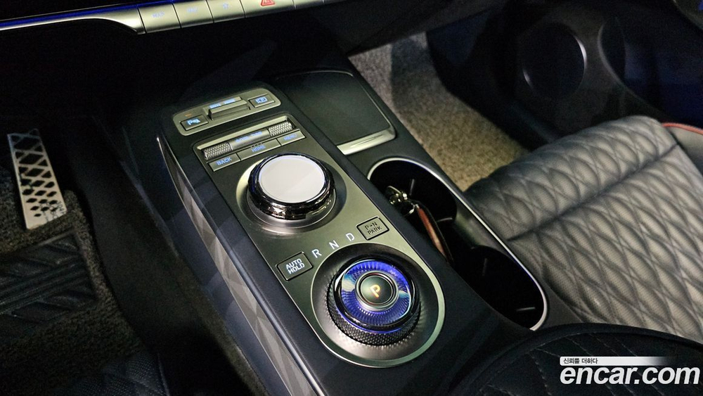Genesis GV70 2.5T Бензин 2WD (01.2022)