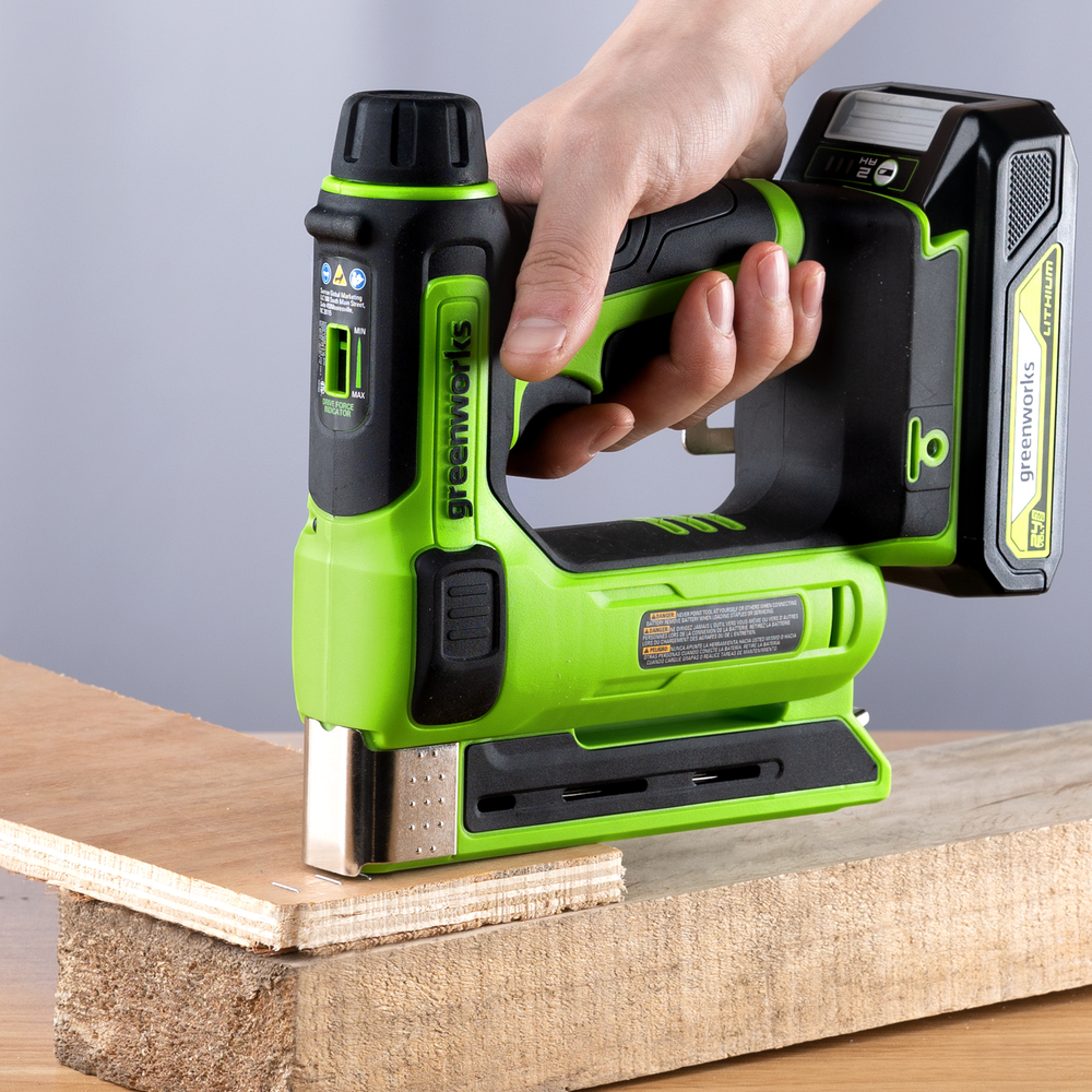 Гвозде-/ Скобозабиватель (степлер) акк. Greenworks G24CS10, 24V, 60 уд/мин, скобы Т53, гвозди Т47,1х2Ач,ЗУ,кор (3400107CUA)