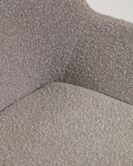 Стул Konna из светло-серой ткани букле с ножками из массива ясеня