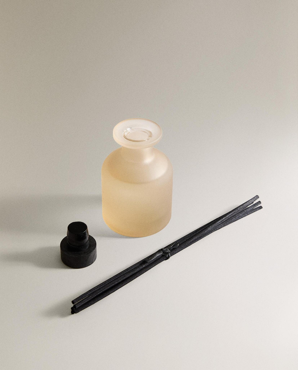 Zara Home ORCHIDÉE LUMIÈRE REED DIFFUSERS — ароматический диффузор с тростниковыми палочками, Орхидея Света, 120 мл