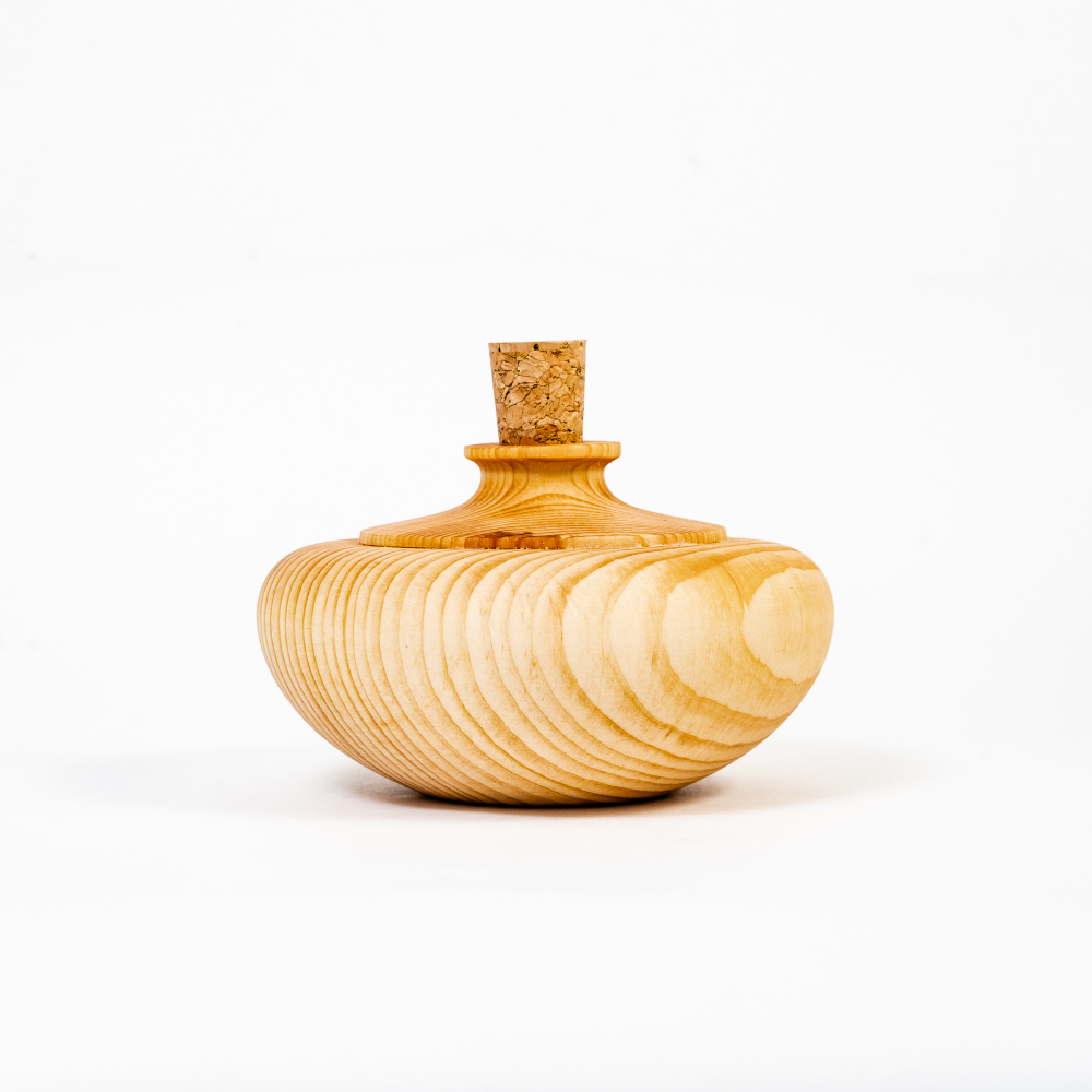 Деревянный сосуд (графин) для жидкости из сибирского кедра GR5