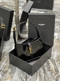 Saint Laurent Le 5 à 7 Hobo Bag