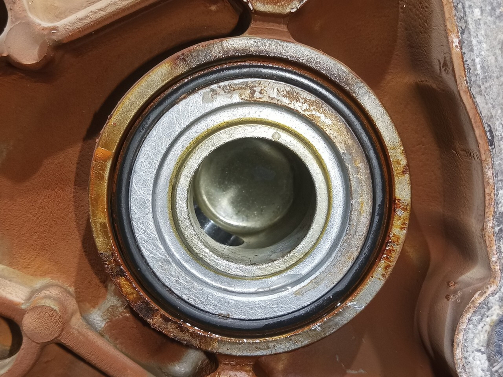 Крышка масляного радиатора 2018г.