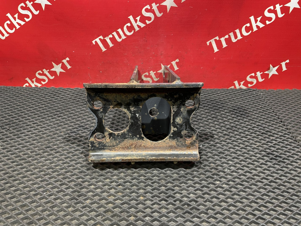 Кронштейн усилителя бампера левый 2018г.