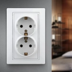 Розетка Intro Plano 1-205-01 с заземлением двойная 2X2P+E Schuko 16А-250В IP20 скрытой установки белая