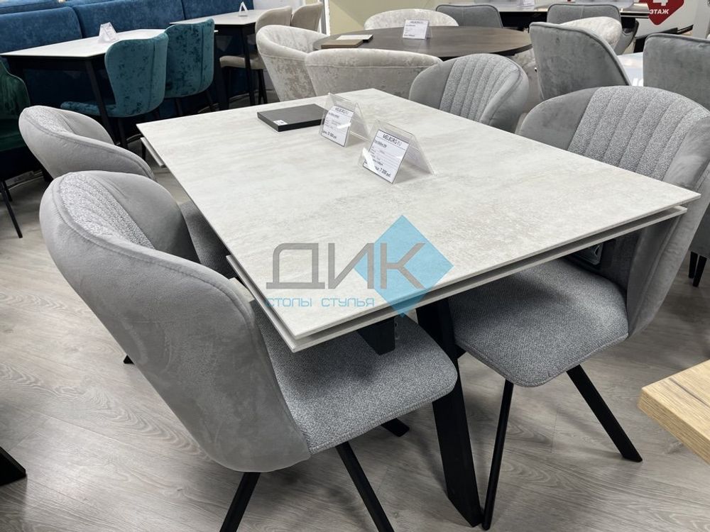 Стул DikLine 299 поворотный опоры чёрные