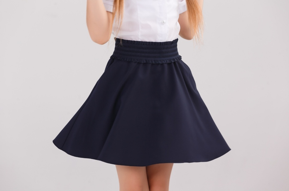 Юбка школьная для девочки синяя тёмно-синяя клёш свободная расклешенная широкая свободная на резинке пышная классическая высокая талия колокол солнце полусолнце размер 122 128