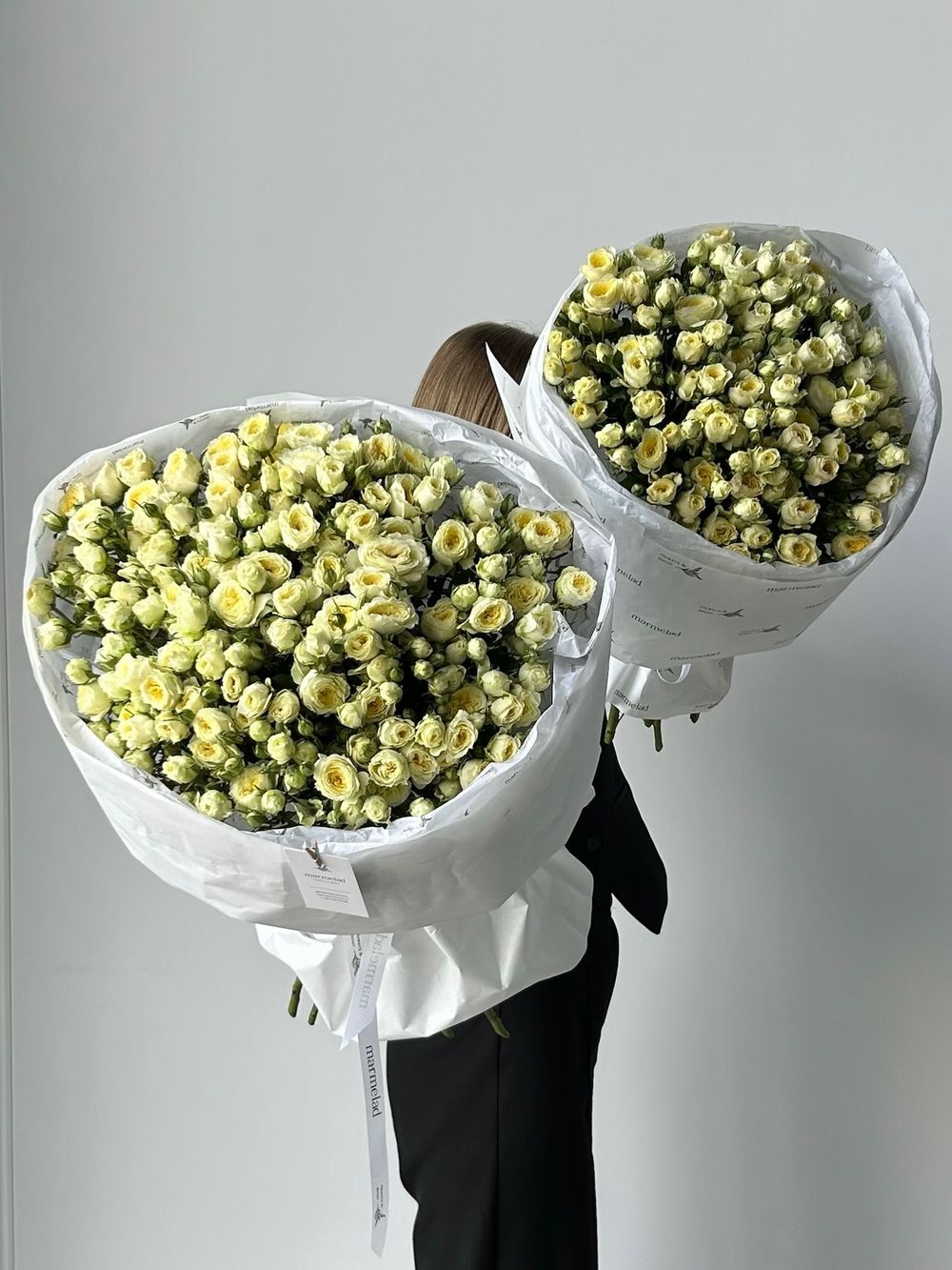 Букет моно из кустовых роз 25 шт в светло-желтом оттенке