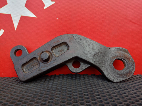 Кронштейн амортизатора нижний правый