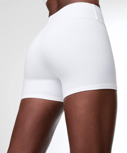 OYSHO Велосипедки Hot Pants Comfortlux с высокой посадкой длиной 10 см, белый