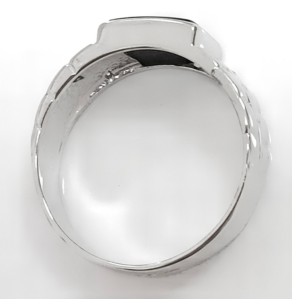 Ювелирное кольцо из серебра с ониксом