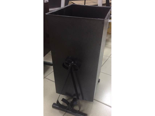 Урна поворотная с вензелями металл