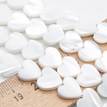 Перламутр Сердце бусины, размер около 10 мм, цена за 9 шт (1/4 нити)