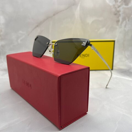 Солнцезащитные очки Fendi