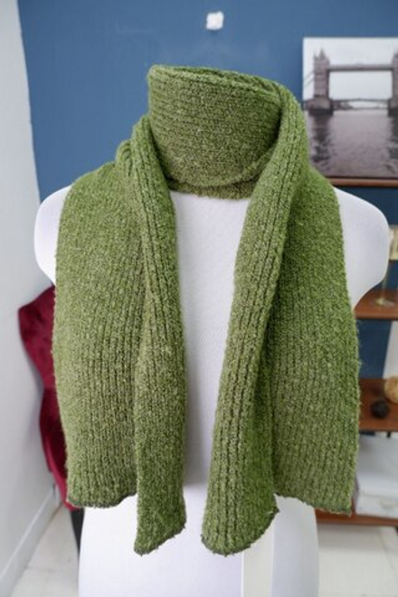 Шарф болотного цвета