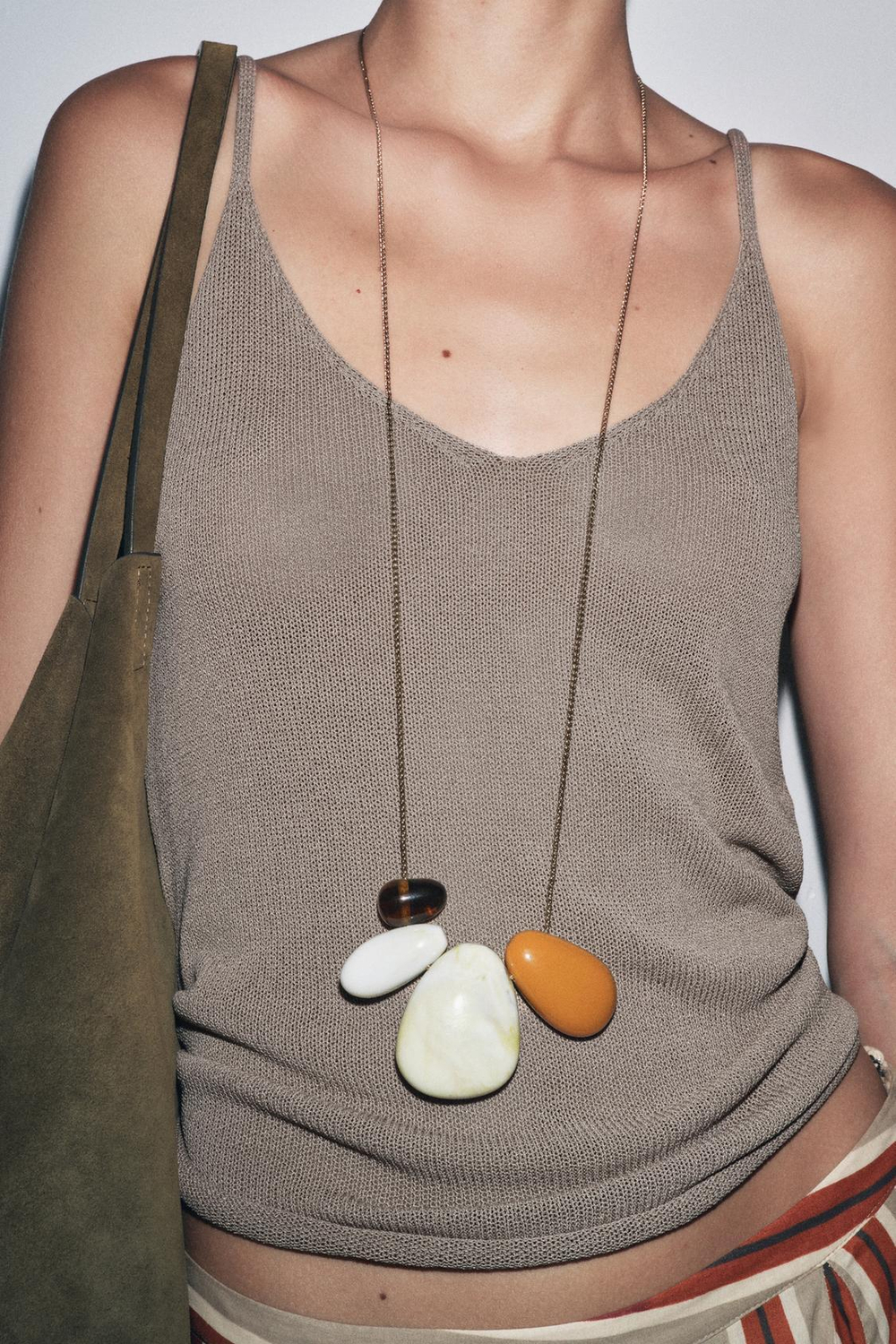 ZARA ОЖЕРЕЛЬЕ-ЦЕПОЧКА С КАМНЯМИ ИЗ СМОЛЫ, ЗОЛОТИСТЫЙ