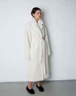 Шуба из искусственного меха норки молочный