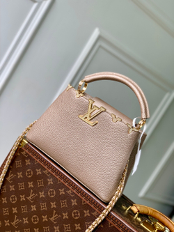 Louis Vuitton Capucines BB