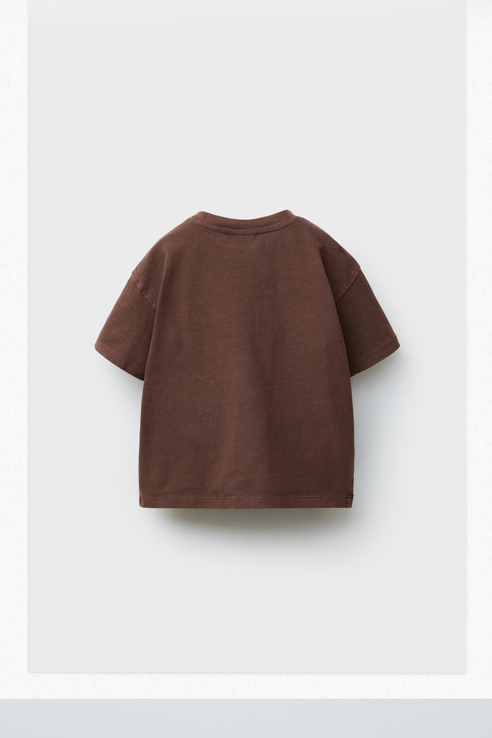 ZARA ФУТБОЛКА GARMENT DYE С КАРМАНОМ, КОРИЧНЕВЫЙ