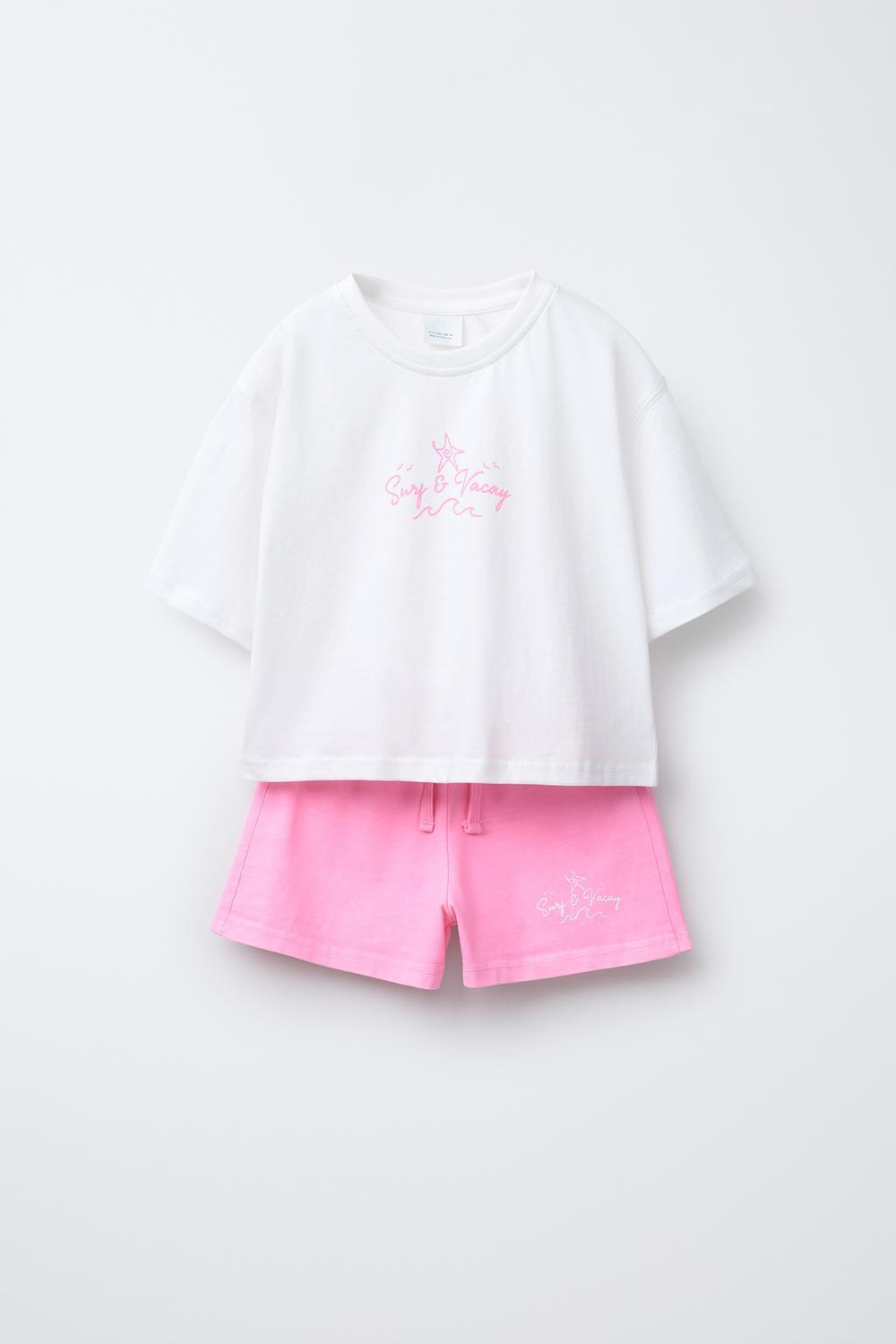 ZARA КОМПЛЕКТ ИЗ ФУТБОЛКИ И ШОРТОВ-БЕРМУДОВ С ПРИНТОМ, РОЗОВЫЙ