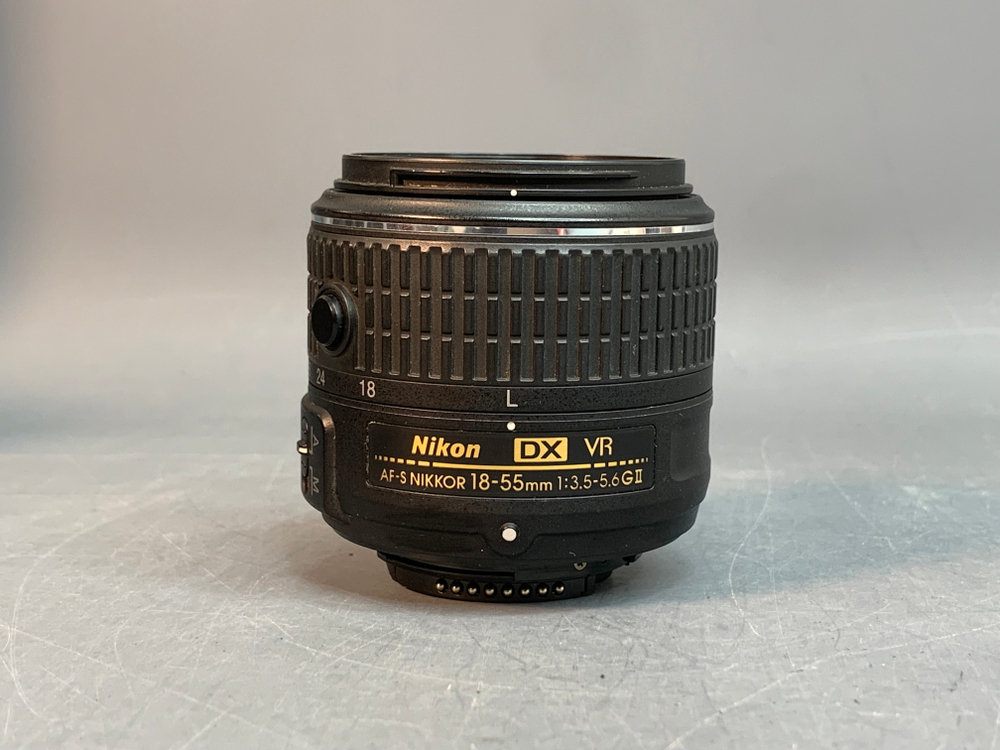 Nikon D5200 kit 18-55mm VR II 9.375 кадров