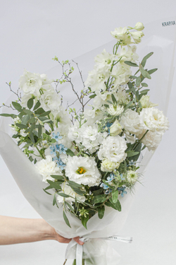 Нежный букет в белой гамме ко Дню матери