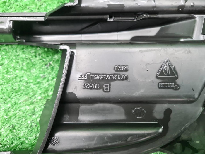 Решетка перед. бампера Porsche Panamera 971 20-24