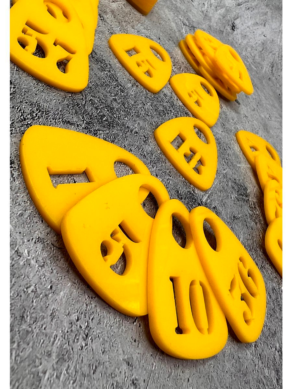 Номерки для гардероба прорезные