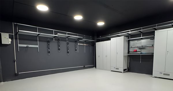 Обустройство гаража 37 м² в Минске — функциональное решение для 4 активных мужчин Обустройство гаража 37 м² в Минске — функциональное решение для 4 активных мужчин