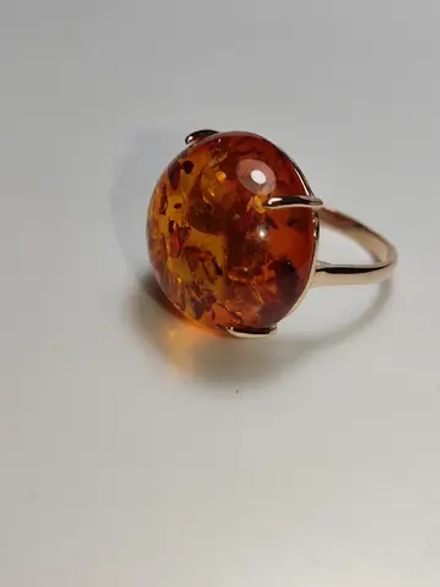Кольцо бижутерное с янтарем