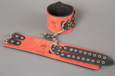 Поножи широкие красного цвета (Цвет: красный с черным)