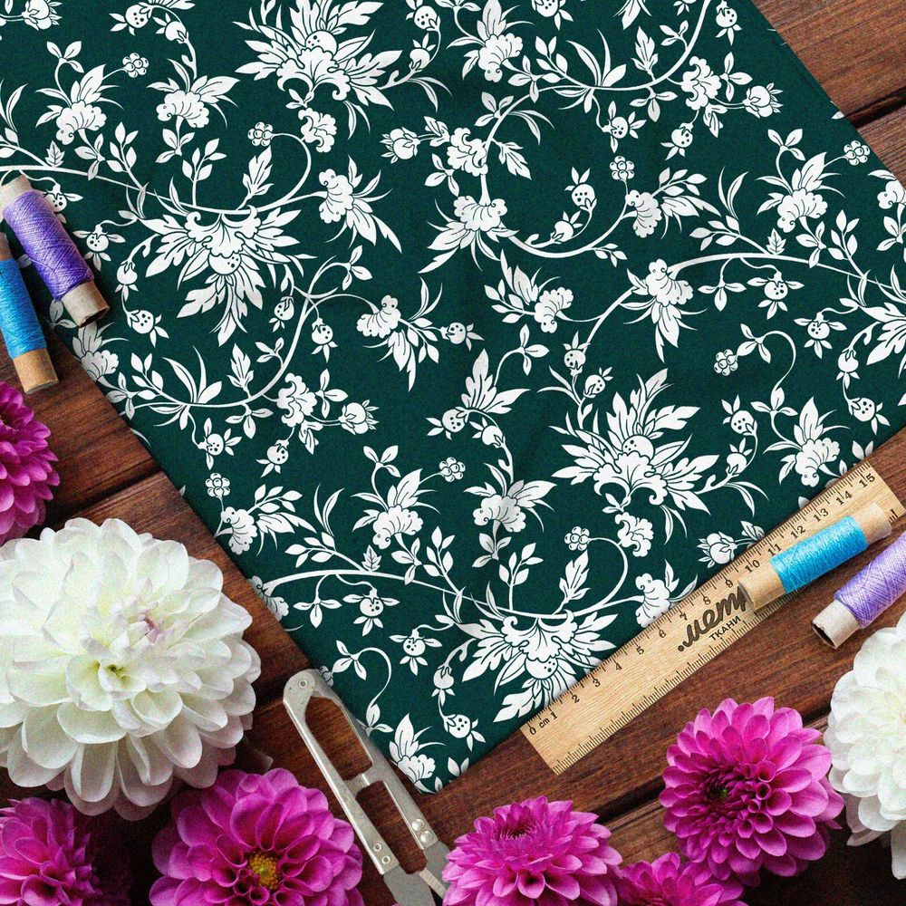 Ткань мембрана белая хохлома из цветов на зелёном фоне