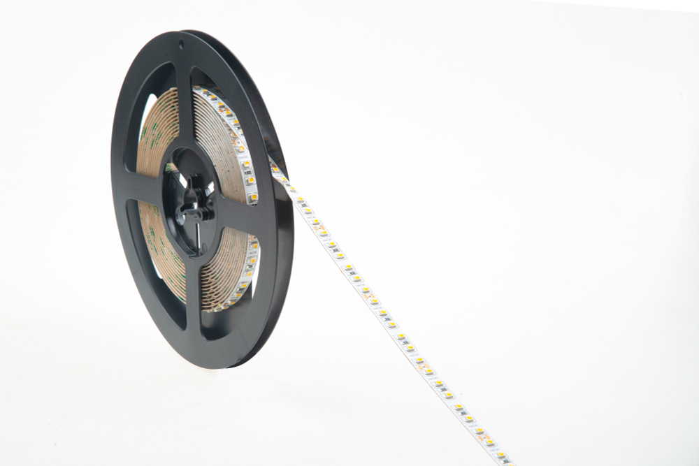 Лента светодиодная SMD тёпло-белая DC24V 9, 6W/m 3000K 600Lm/m 120д/м CRI>95 IP20,  упаковка 5 метров,  ширина 8мм,  высота 2мм,  самоклейкая