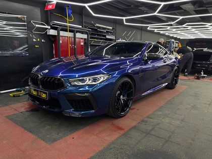 BMW M8 в цветной полиуретан Carbins PPF Deep Blue GP-09D
