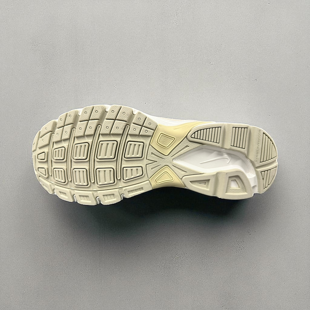 Nike Initiator • Cream White