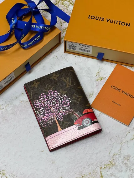 Обложка для паспорта Louis Vuitton Vivienne Holidays