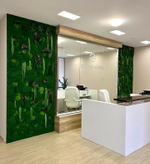 Вертикальное озеленение стабилизированным мхом и растениями офиса компании «Оазис-Сити»