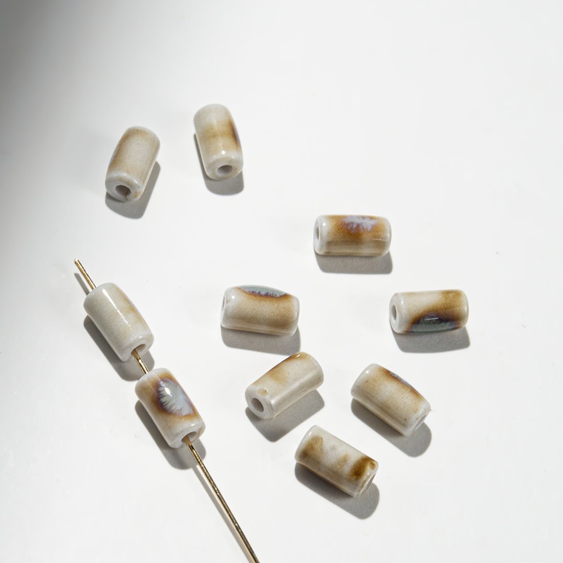 Бусина в форме трубочки, 5,9*10мм, кремовая, глазурированный фарфор