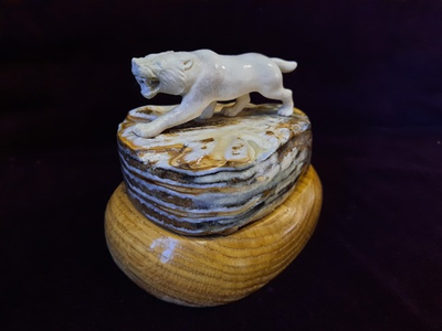 Композиция "Северный волк", рог лося, зуб мамонта